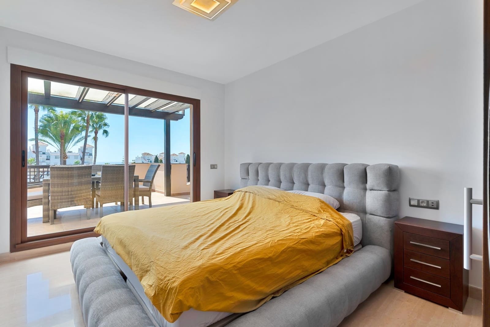 Ático de 3 habitaciones en Marbella en venta con piscina garaje - 1.495.000 € (Ref: 9344466)