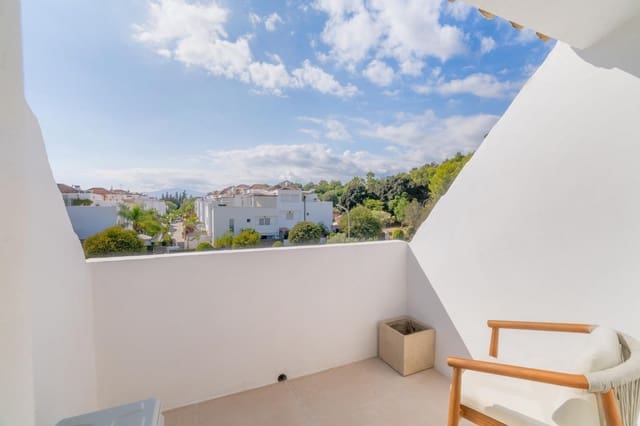 4 soverom Hus til salgs i Marbella med svømmebasseng garasje - € 1 195 000 (Ref: 9344467)