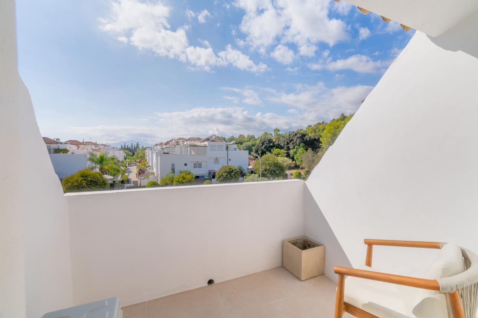 4 bedroom Townhouse for sale in Marbella with pool garage - € 1,195,000 (Ref: 9344467)
