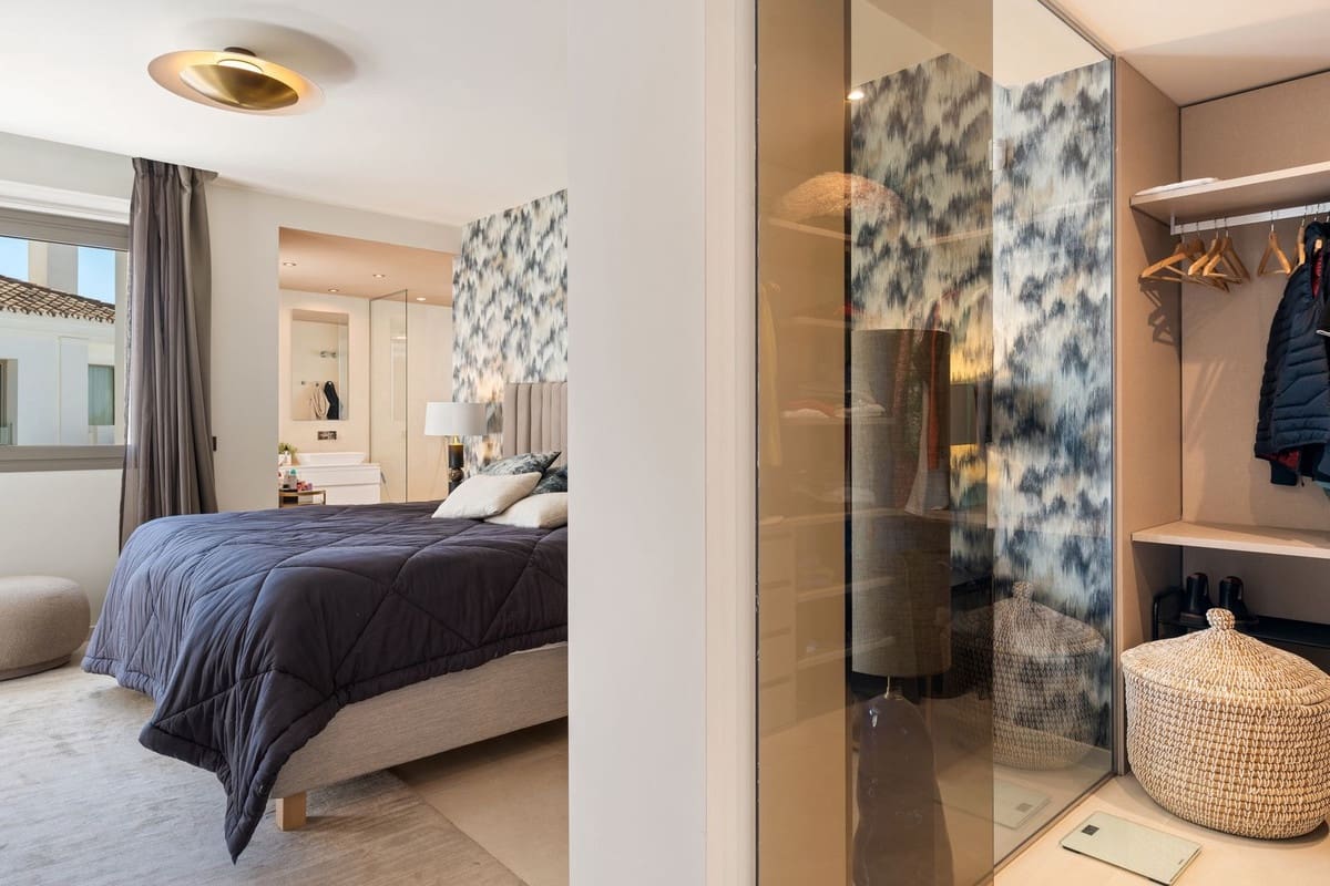 2 soverom Penthouse til salgs i Nueva Andalucia med svømmebasseng garasje - € 1 420 000 (Ref: 9344470)