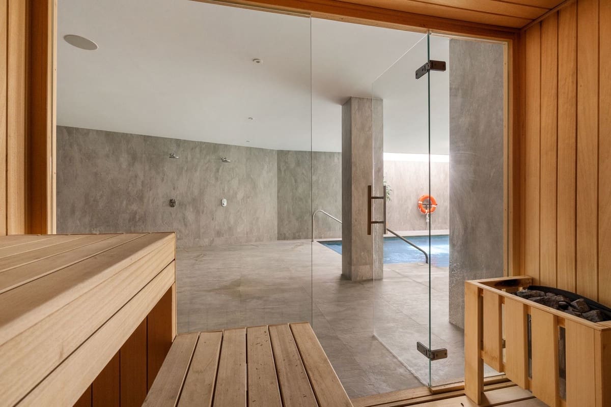 2 soverom Penthouse til salgs i Nueva Andalucia med svømmebasseng garasje - € 1 420 000 (Ref: 9344470)