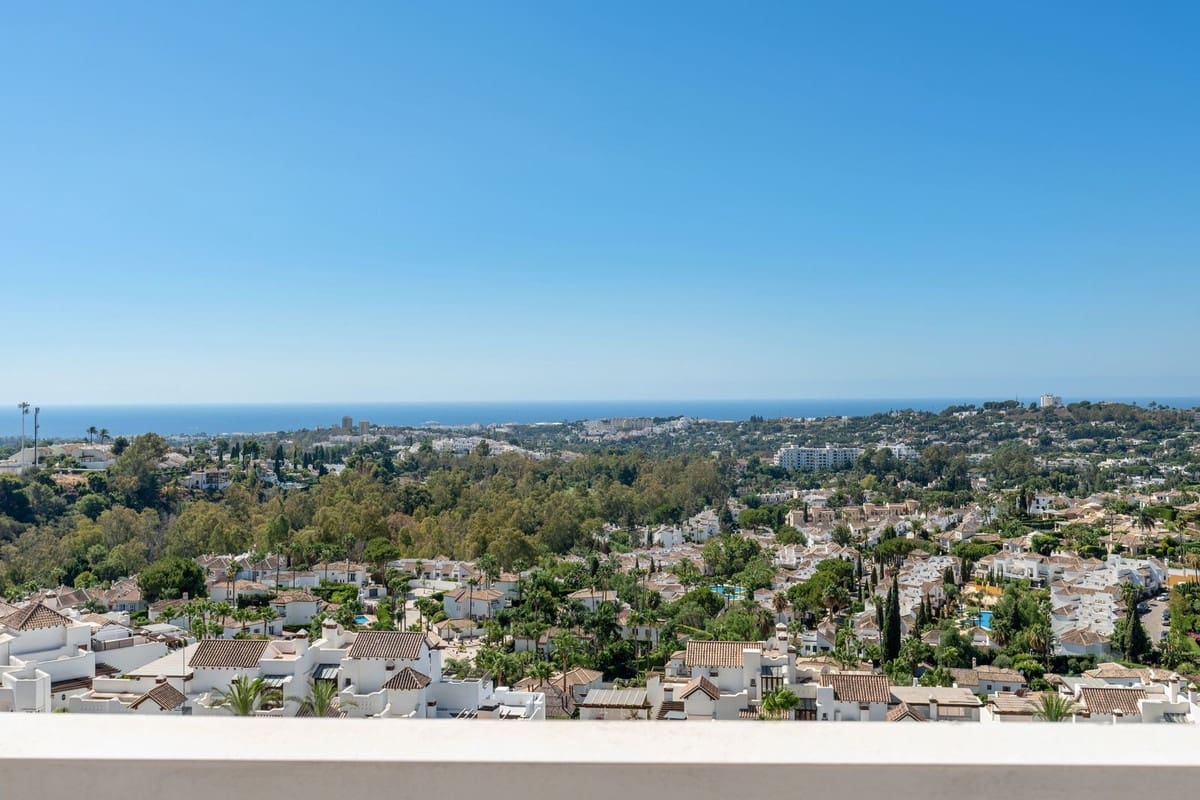 2 soverom Penthouse til salgs i Nueva Andalucia med svømmebasseng garasje - € 1 420 000 (Ref: 9344470)