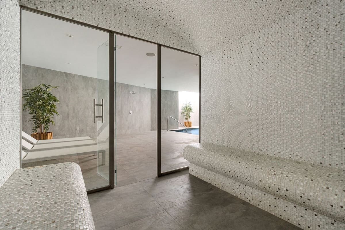 2 soverom Penthouse til salgs i Nueva Andalucia med svømmebasseng garasje - € 1 420 000 (Ref: 9344470)