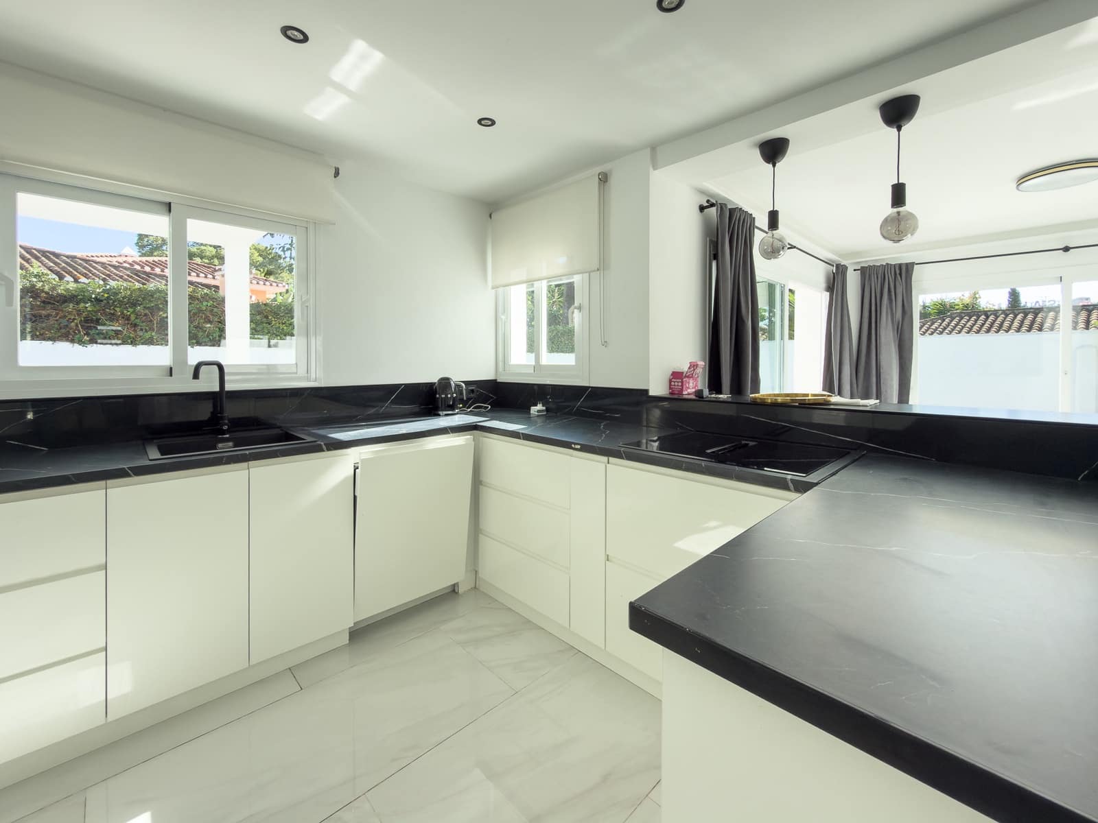 4 soverom Villa til leie i El Paraiso med svømmebasseng - € 6 500 (Ref: 9358972)