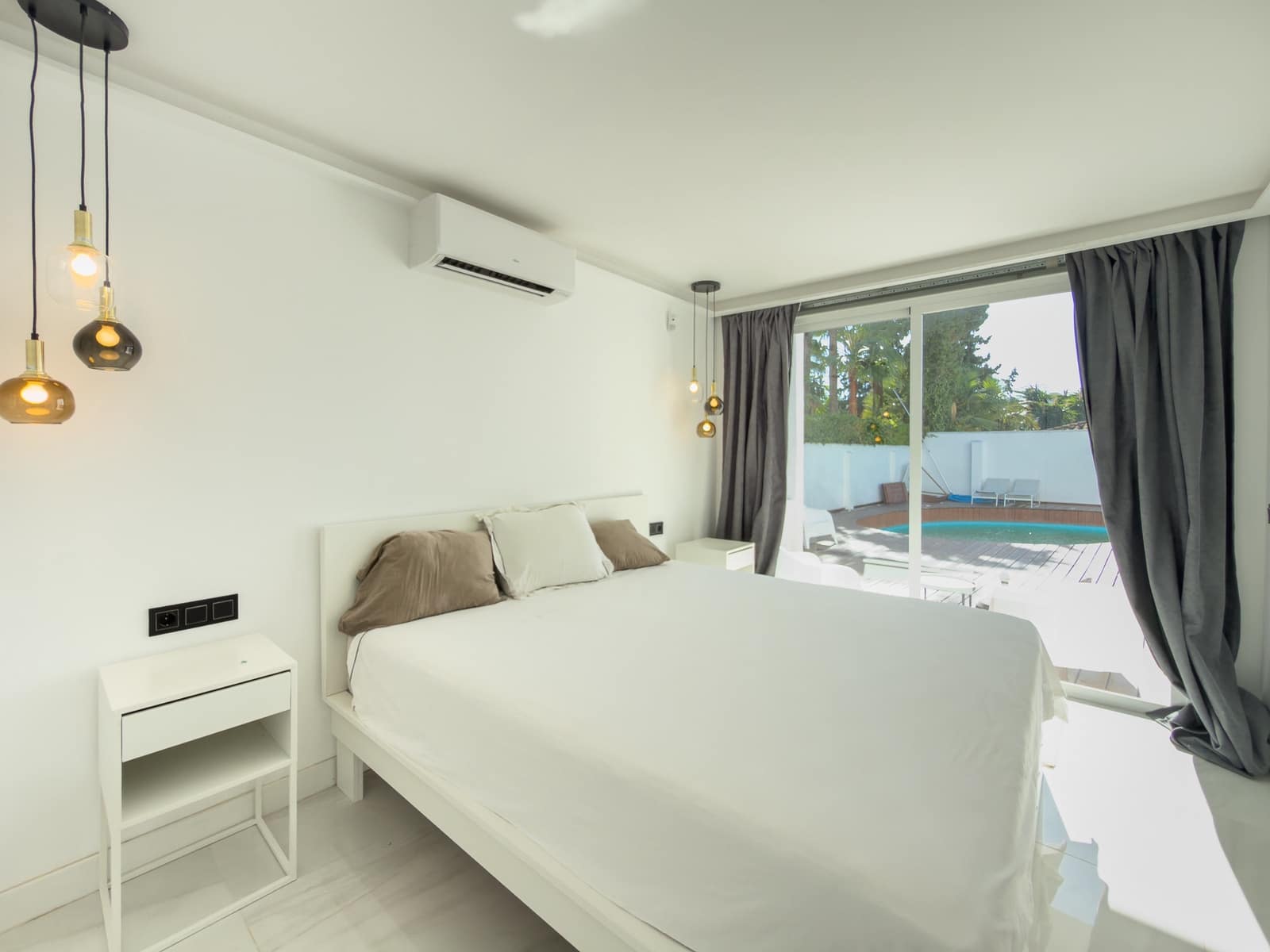 4 soverom Villa til leie i El Paraiso med svømmebasseng - € 6 500 (Ref: 9358972)