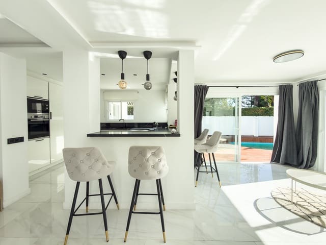 4 soverom Villa til leie i El Paraiso, Estepona med svømmebasseng - € 6 500 (Ref: 9358972)