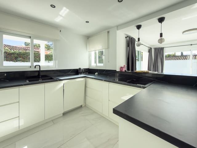 4 soverom Villa til leie i El Paraiso, Estepona med svømmebasseng - € 6 500 (Ref: 9358972)