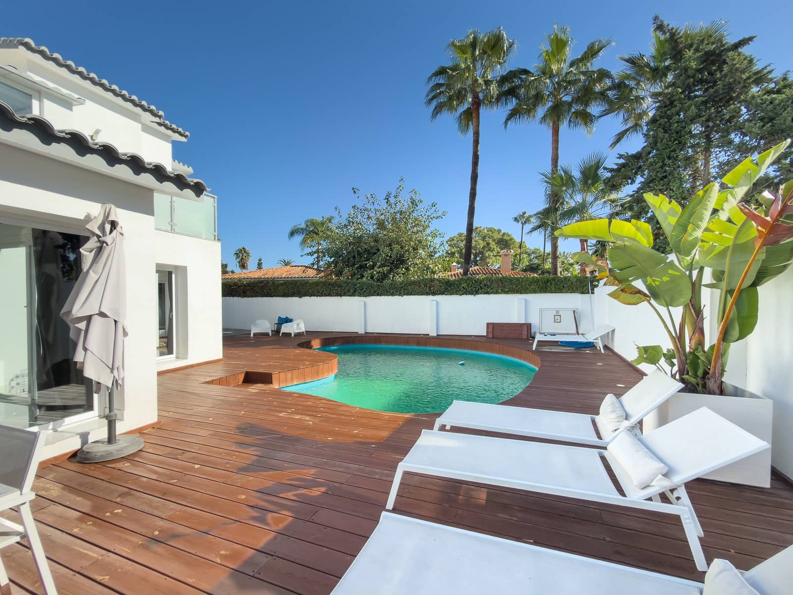 4 soverom Villa til leie i El Paraiso med svømmebasseng - € 6 500 (Ref: 9358972)