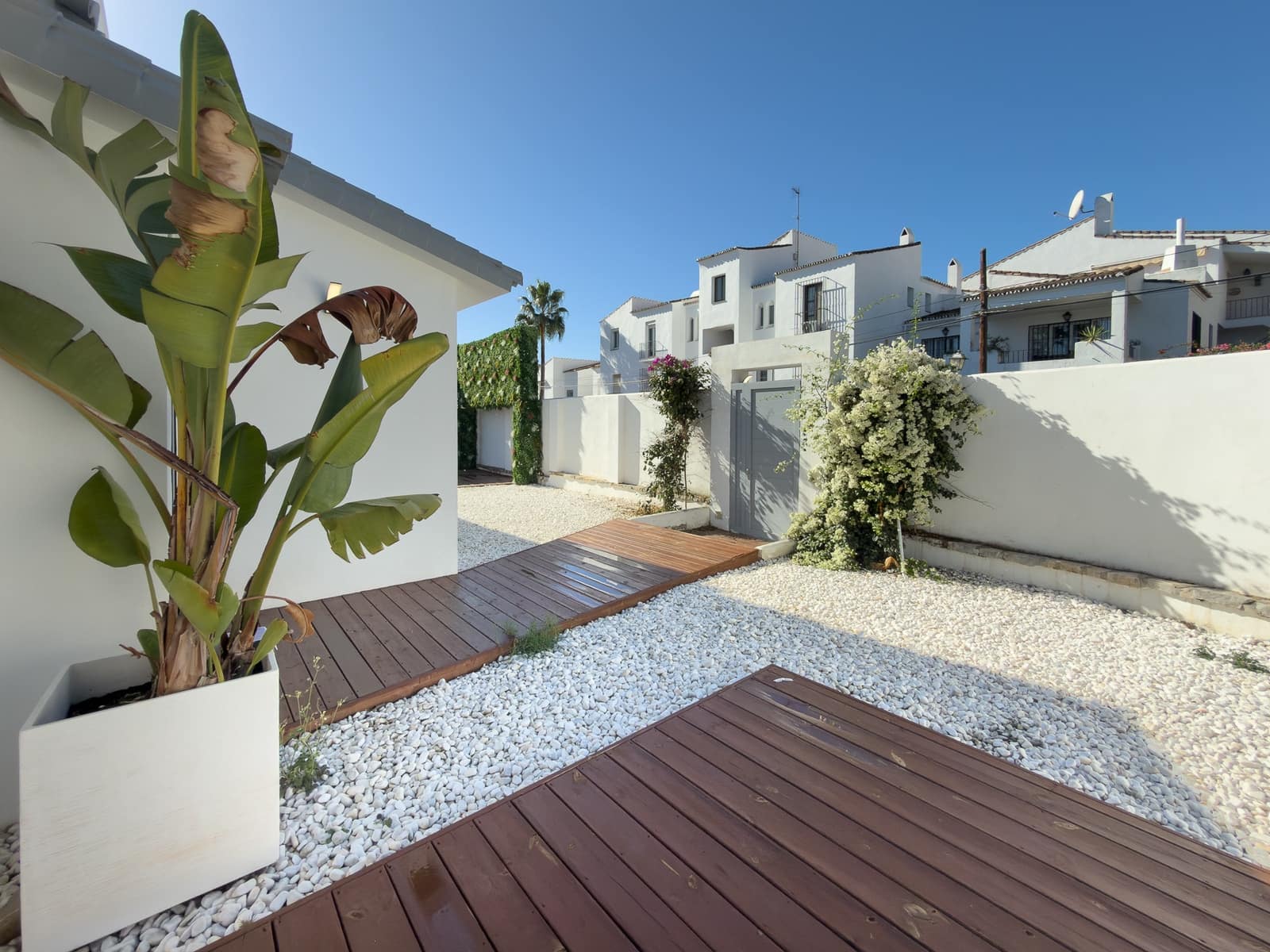 4 soverom Villa til leie i El Paraiso med svømmebasseng - € 6 500 (Ref: 9358972)