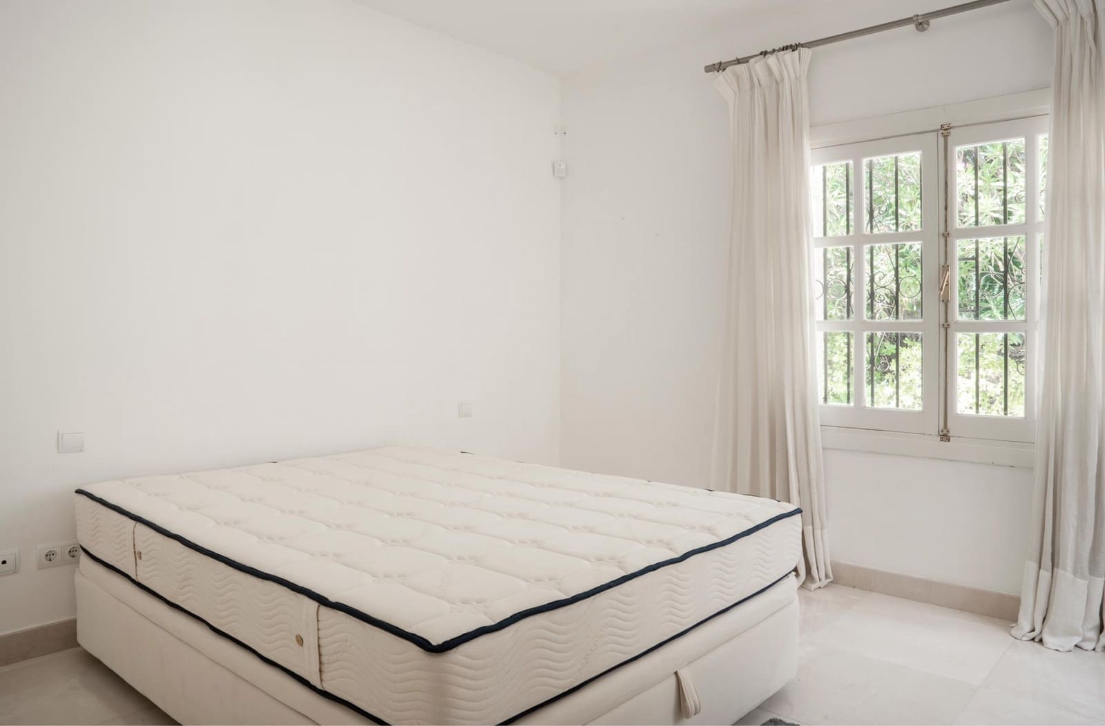 3 soverom Villa til salgs i El Paraiso med garasje - € 2 850 000 (Ref: 9358973)