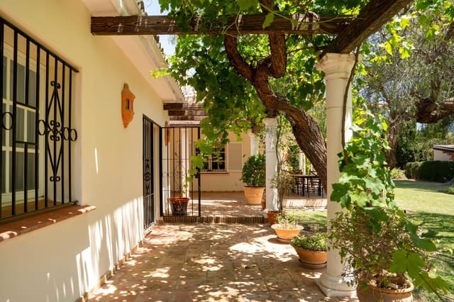 3 sypialnia Willa na sprzedaż w El Paraiso, Estepona z garażem - 2 850 000 € (Ref: 9358973)