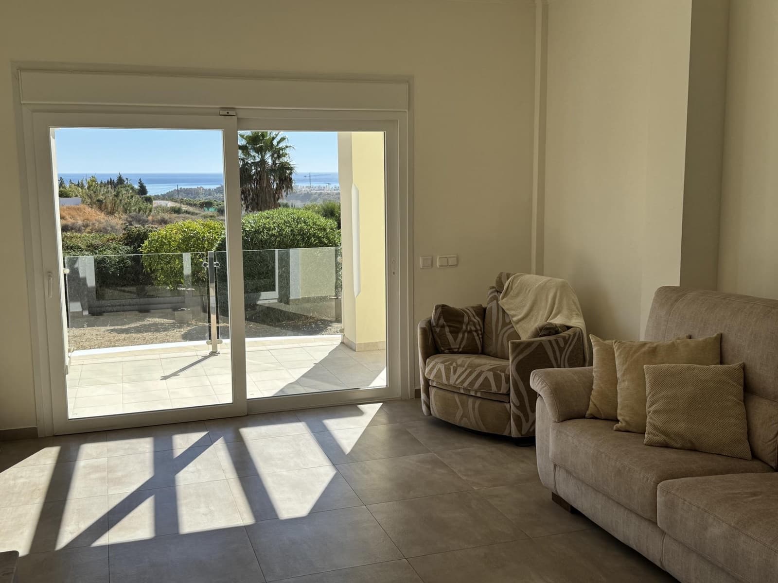 5 sovrum Villa till salu i Estepona med garage - 1 495 000 € (Ref: 9358977)