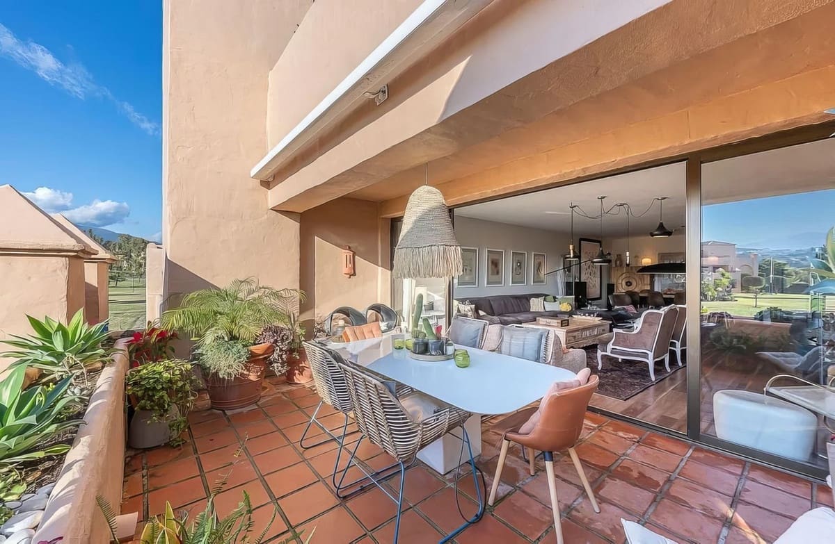 3 quarto Penthouse para venda em Estepona com piscina garagem - 880 000 € (Ref: 9358979)
