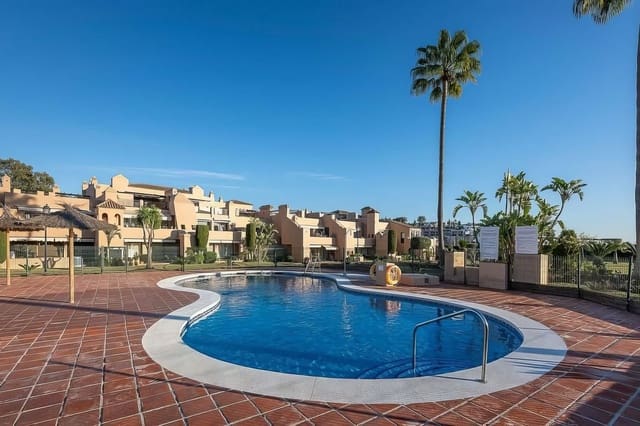 3 quarto Penthouse para venda em Estepona com piscina garagem - 880 000 € (Ref: 9358979)