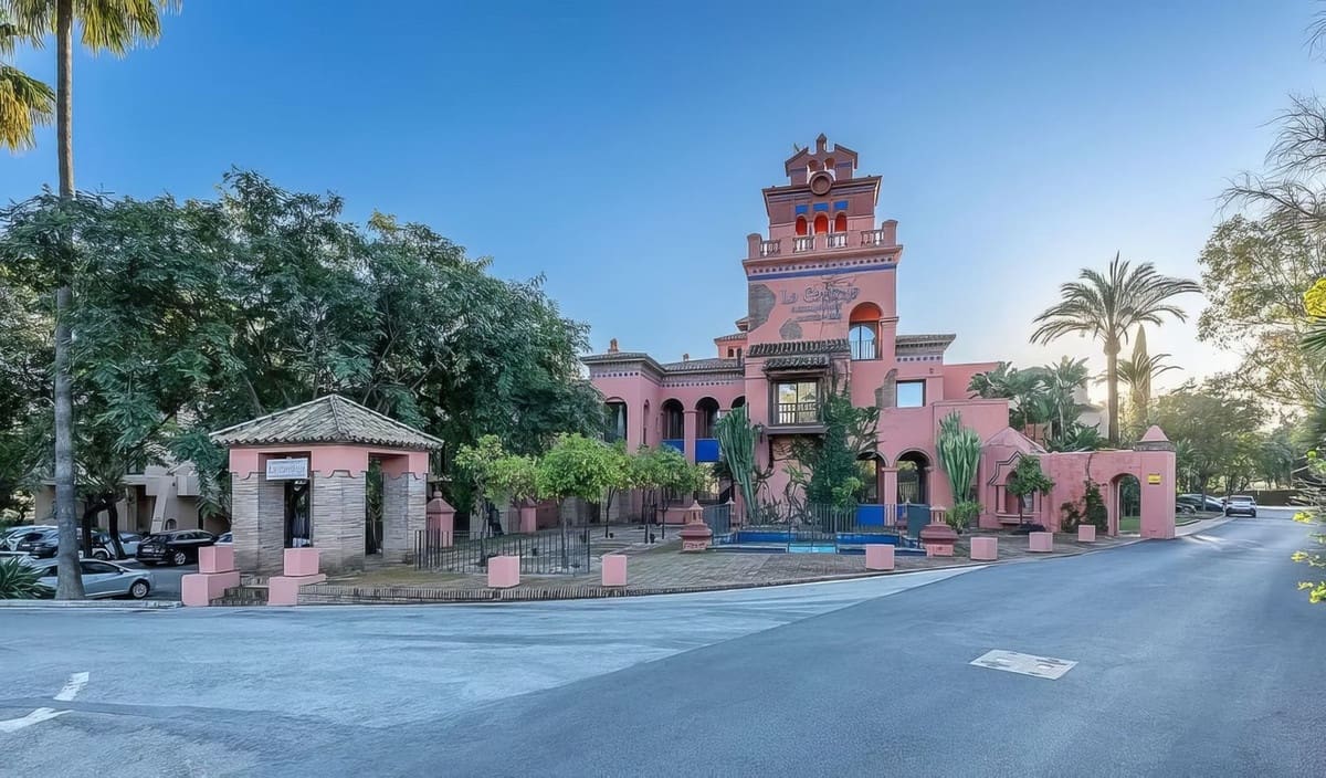 3 quarto Penthouse para venda em Estepona com piscina garagem - 880 000 € (Ref: 9358979)