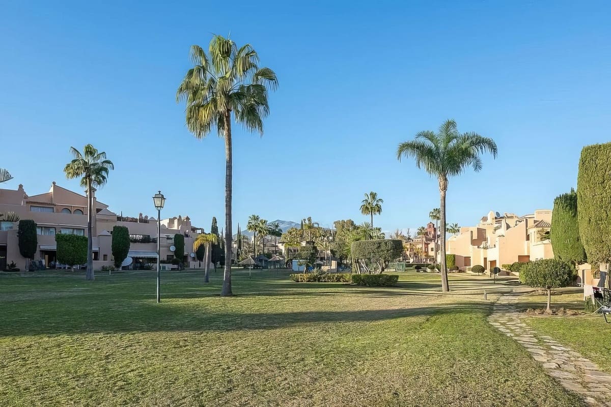 3 soverom Penthouse til salgs i Estepona med svømmebasseng garasje - € 880 000 (Ref: 9358979)