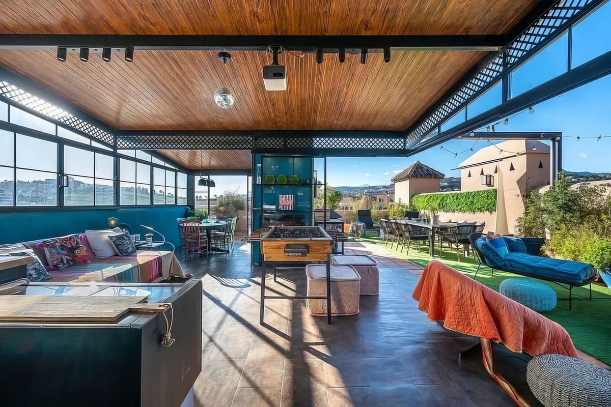 3 soverom Penthouse til salgs i Estepona med svømmebasseng garasje - € 880 000 (Ref: 9358979)