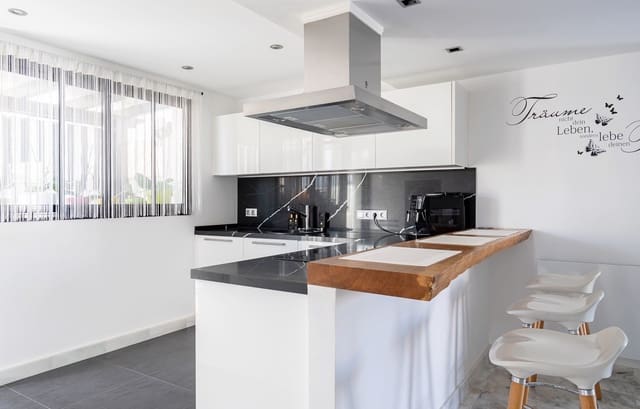 3 bedroom Townhouse for sale in Costalita, Estepona with pool garage - € 680,000 (Ref: 9367089)