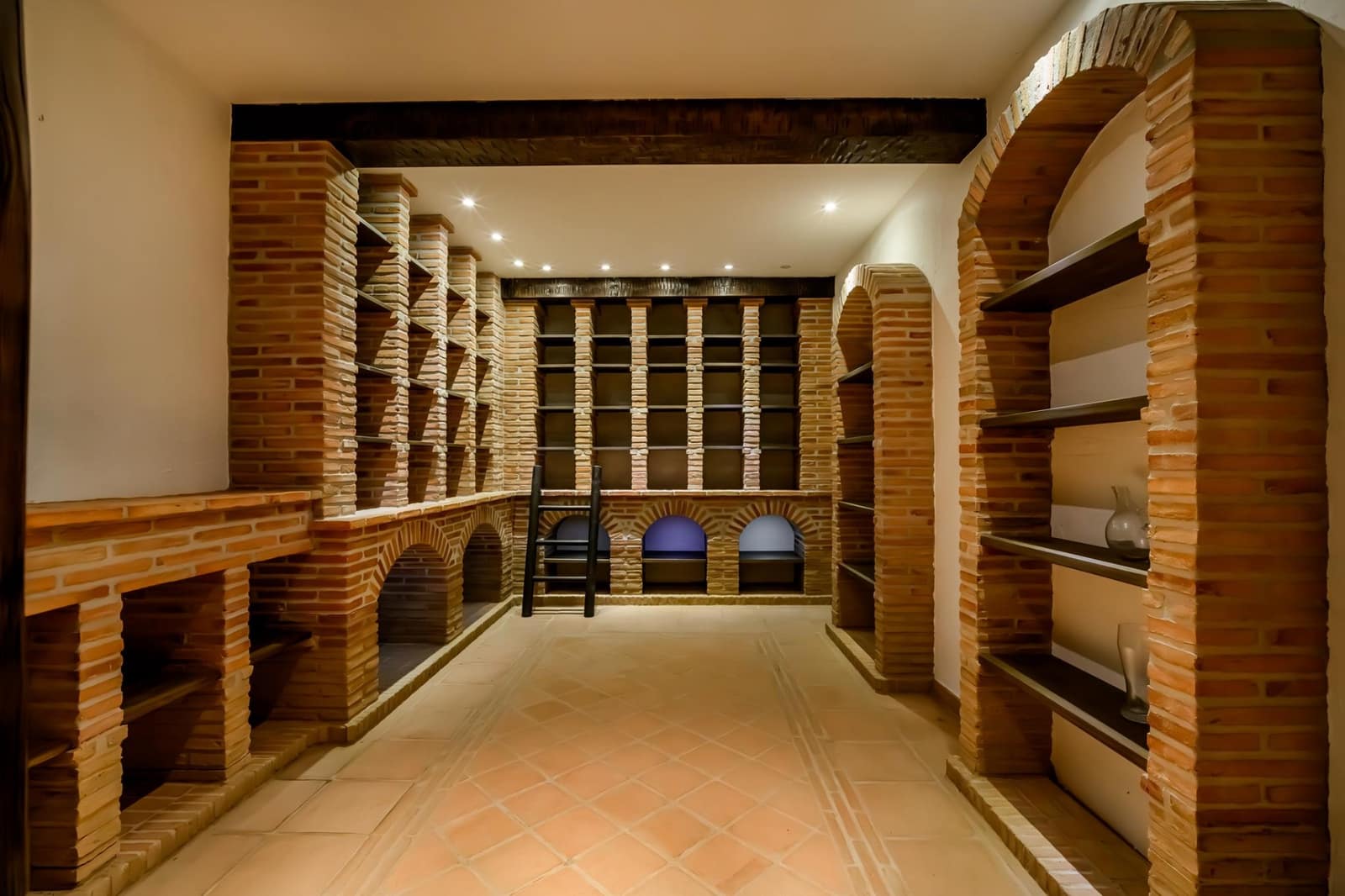 6 soveværelse Villa til salg i Nueva Andalucia med swimmingpool garage - € 3.500.000 (Ref: 9371870)