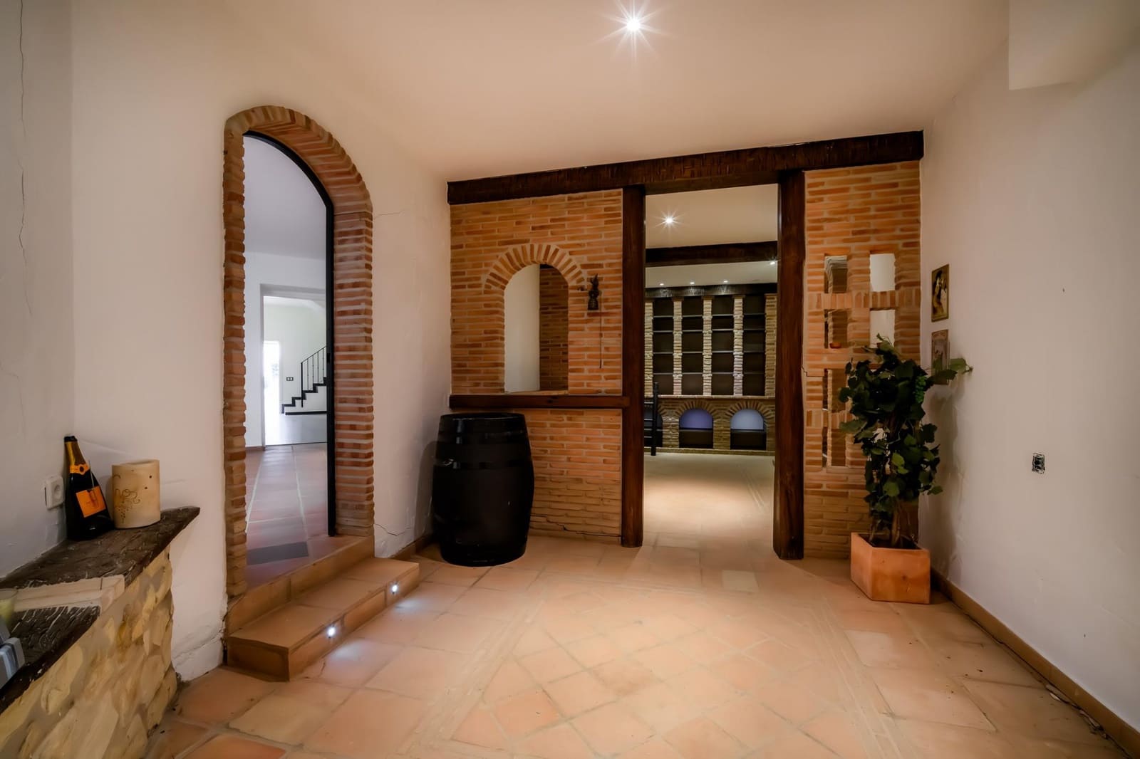 6 soveværelse Villa til salg i Nueva Andalucia med swimmingpool garage - € 3.500.000 (Ref: 9371870)