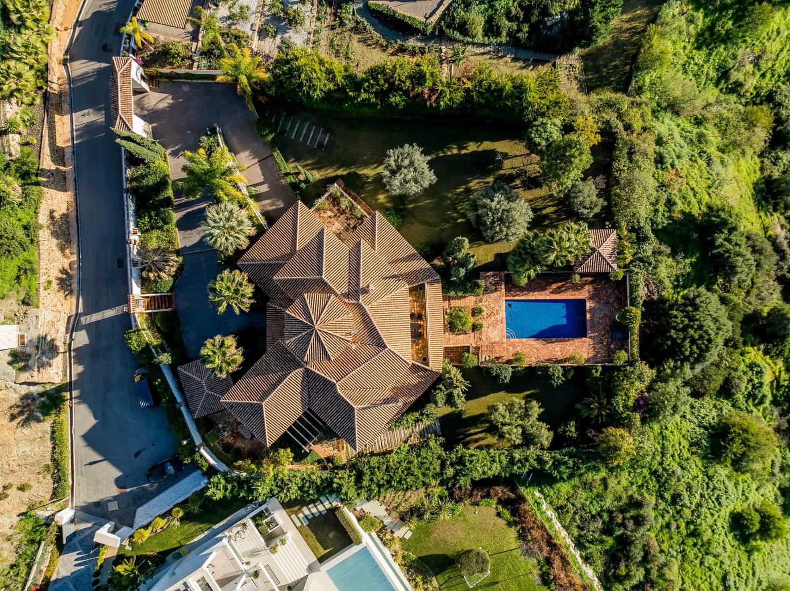 6 soveværelse Villa til salg i Nueva Andalucia med swimmingpool garage - € 3.500.000 (Ref: 9371870)