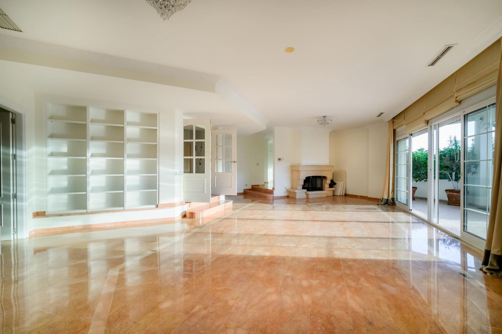 6 quarto Moradia para venda em Nueva Andalucia com piscina garagem - 3 500 000 € (Ref: 9371870)