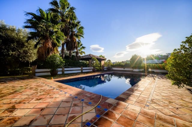 Chalet de 6 habitaciones en Nueva Andalucia, Marbella en venta con piscina garaje - 3.500.000 € (Ref: 9371870)