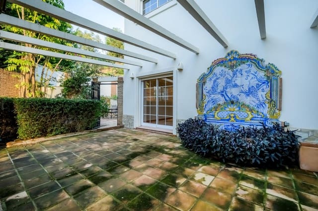Chalet de 6 habitaciones en Nueva Andalucia, Marbella en venta con piscina garaje - 3.500.000 € (Ref: 9371870)