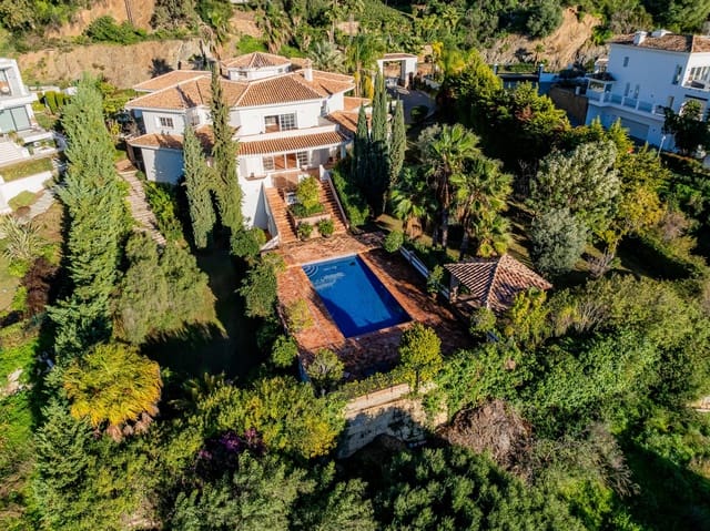 Chalet de 6 habitaciones en Nueva Andalucia, Marbella en venta con piscina garaje - 3.500.000 € (Ref: 9371870)