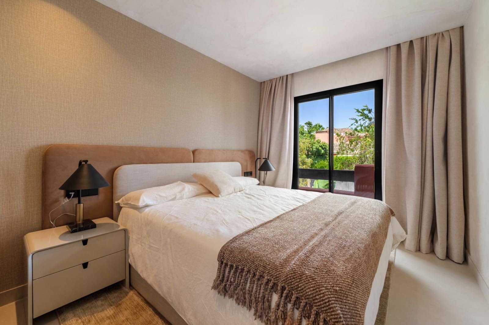4 chambre Maison de Ville à vendre à Marbella avec piscine garage - 2 150 000 € (Ref: 9398255)