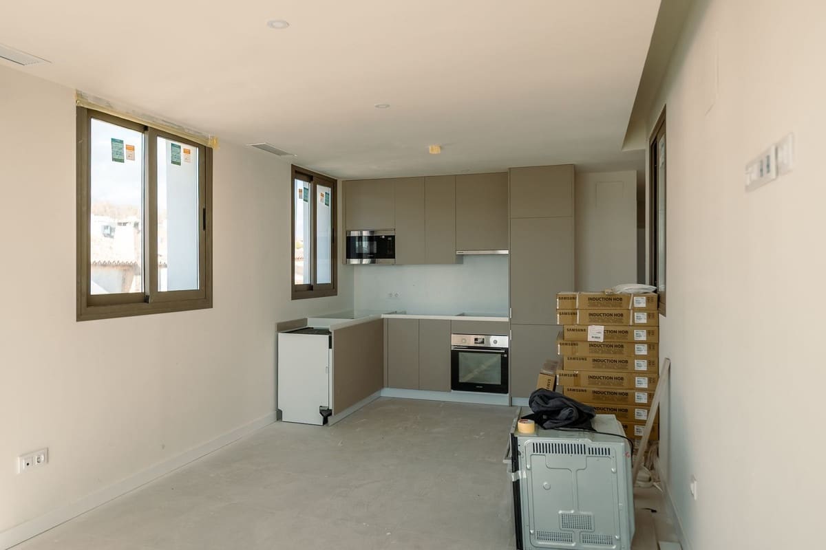 2 sovrum Takvåning till salu i Estepona med pool garage - 629 000 € (Ref: 9400552)