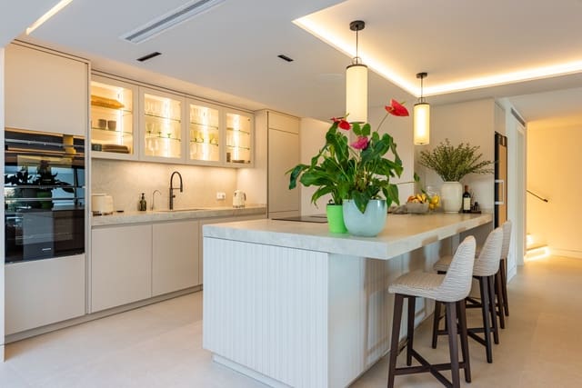 3 soveværelse Byhus til salg i Marbella med swimmingpool garage - € 1.195.000 (Ref: 9410723)