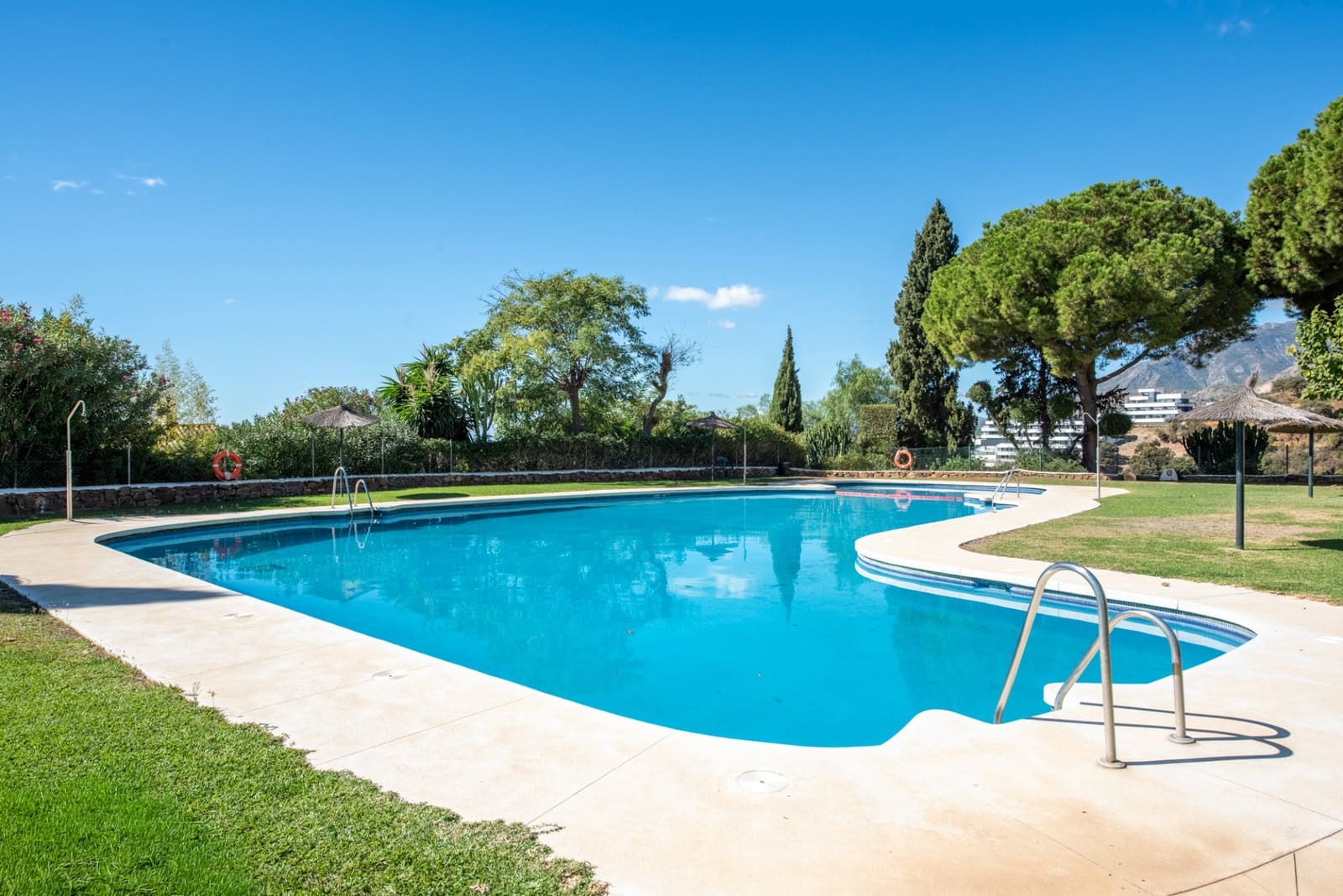 3 soveværelse Byhus til salg i Marbella med swimmingpool garage - € 1.195.000 (Ref: 9410723)