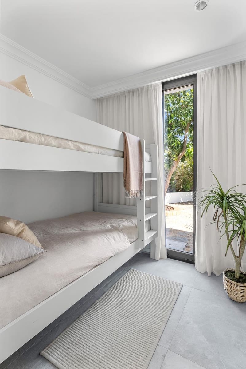 5 soveværelse Villa til salg i Nueva Andalucia med swimmingpool garage - € 3.495.000 (Ref: 9430899)