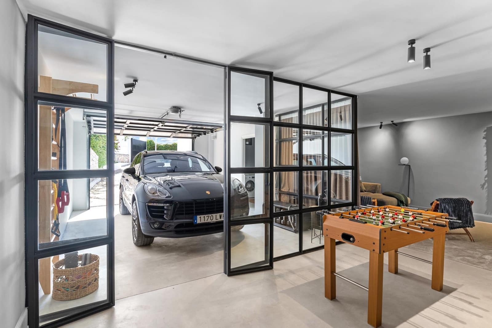 5 soveværelse Villa til salg i Nueva Andalucia med swimmingpool garage - € 3.495.000 (Ref: 9430899)