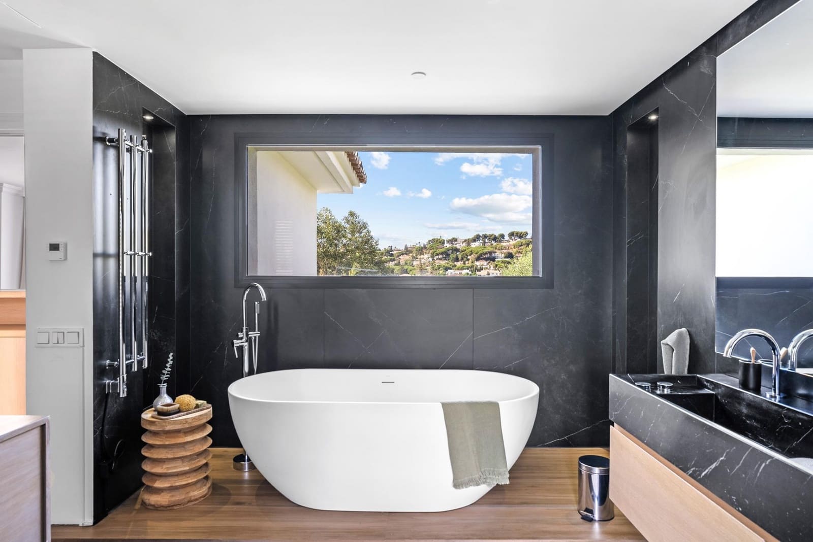 5 soveværelse Villa til salg i Nueva Andalucia med swimmingpool garage - € 3.495.000 (Ref: 9430899)