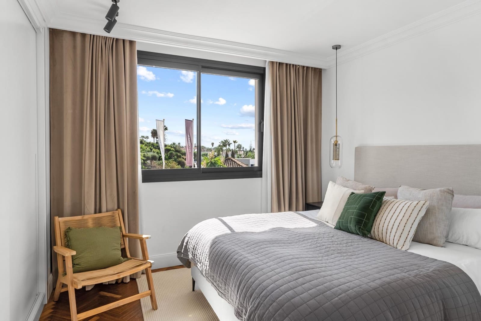 5 soveværelse Villa til salg i Nueva Andalucia med swimmingpool garage - € 3.495.000 (Ref: 9430899)