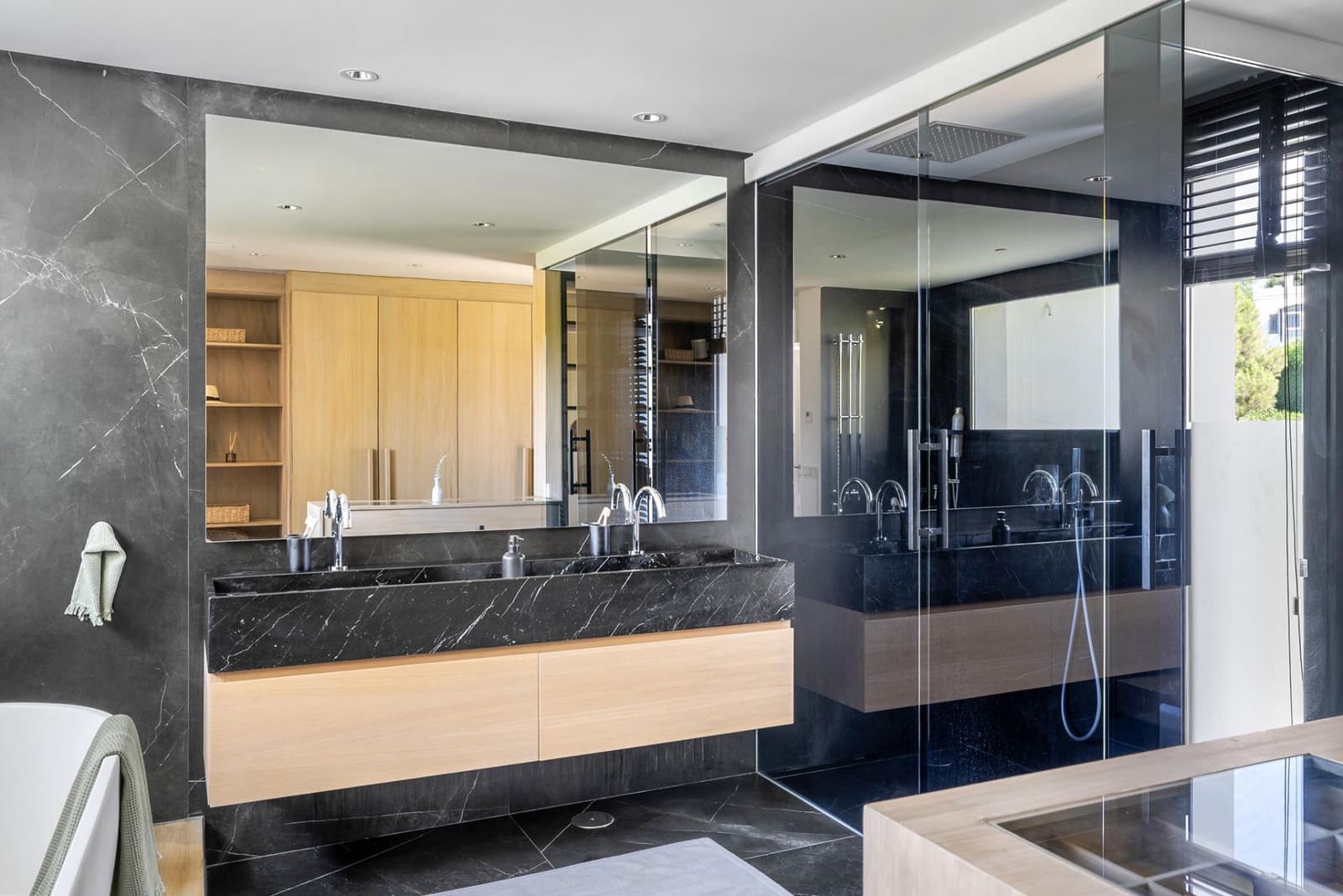 5 Zimmer Villa zu verkaufen in Nueva Andalucia mit Pool Garage - 3.495.000 € (Ref: 9430899)
