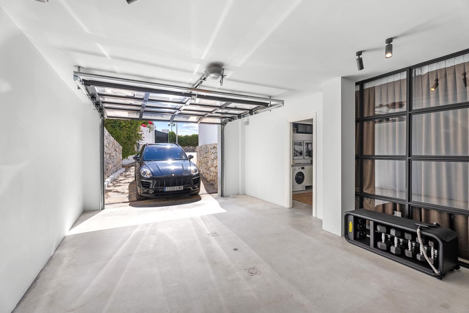 5 Zimmer Villa zu verkaufen in Nueva Andalucia mit Pool Garage - 3.495.000 € (Ref: 9430899)