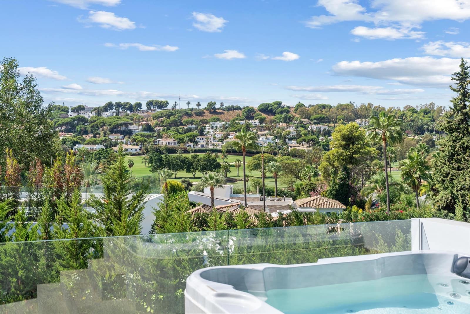 5 Zimmer Villa zu verkaufen in Nueva Andalucia mit Pool Garage - 3.495.000 € (Ref: 9430899)