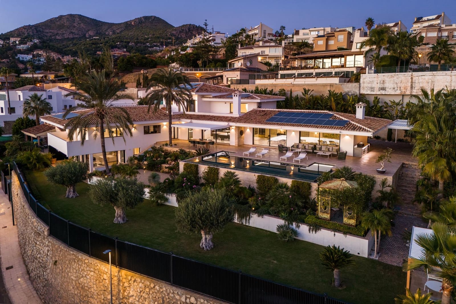 6 soveværelse Villa til salg i Malaga by med swimmingpool garage - € 4.450.000 (Ref: 9494371)