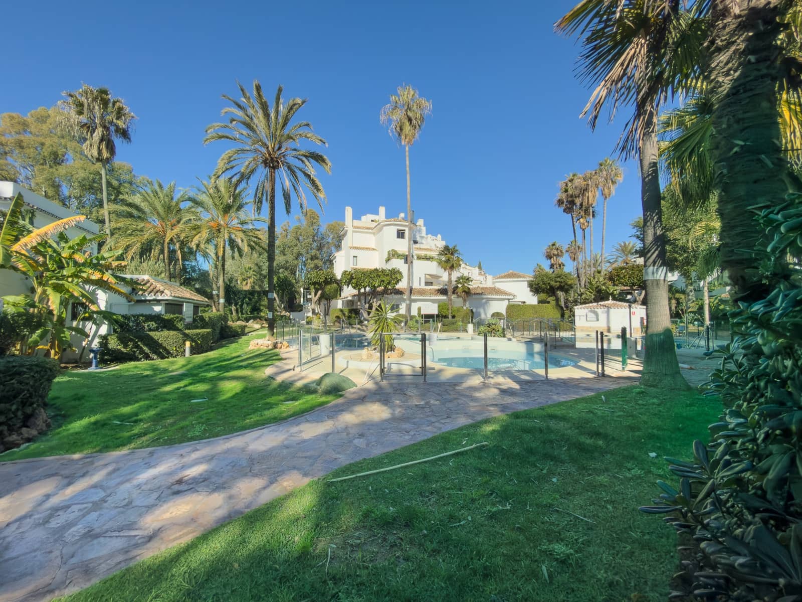 4 soveværelse Lejlighed til salg i Marbella med swimmingpool garage - € 1.100.000 (Ref: 9508520)