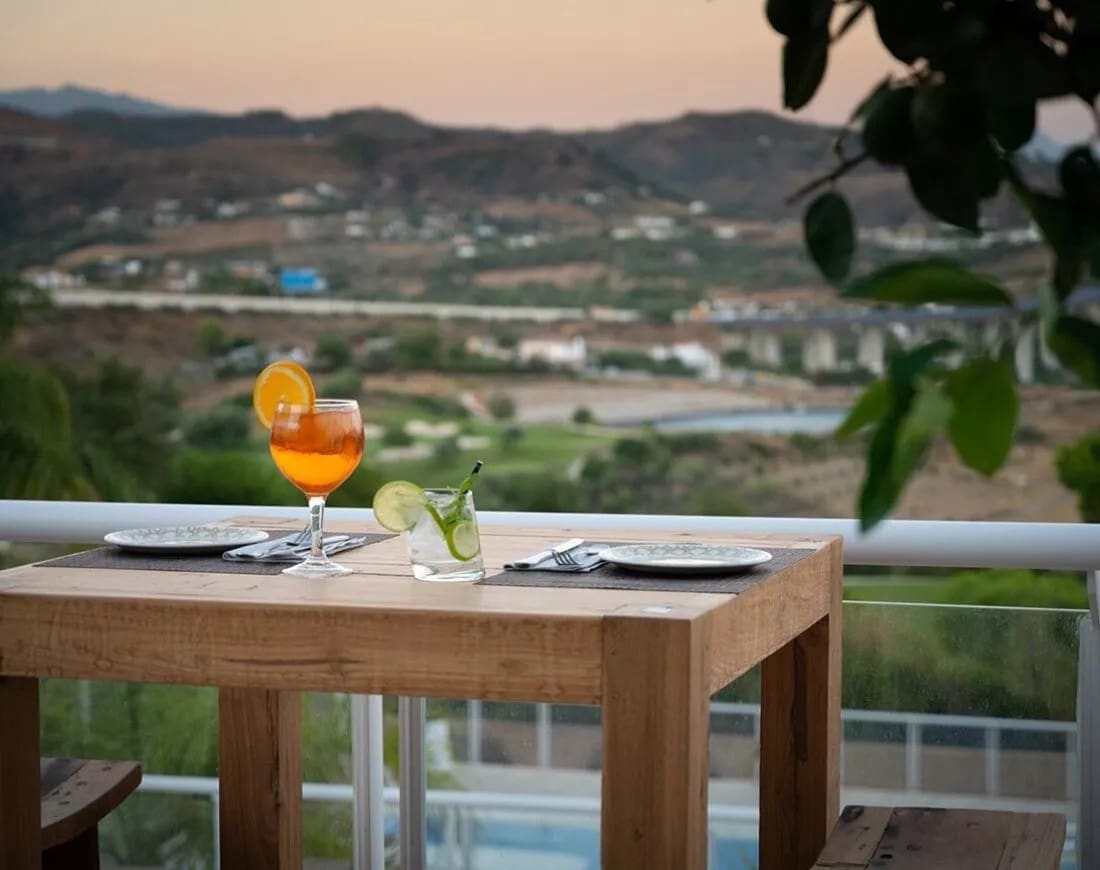 Apartamento de 2 habitaciones en Estepona en venta con piscina garaje - 155.000 € (Ref: 9540906)