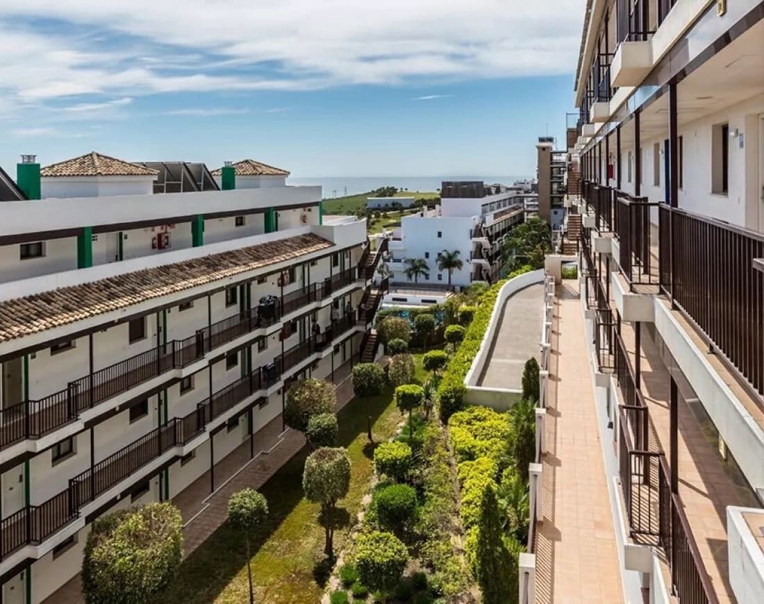 Apartamento de 2 habitaciones en Estepona en venta con piscina garaje - 155.000 € (Ref: 9540906)