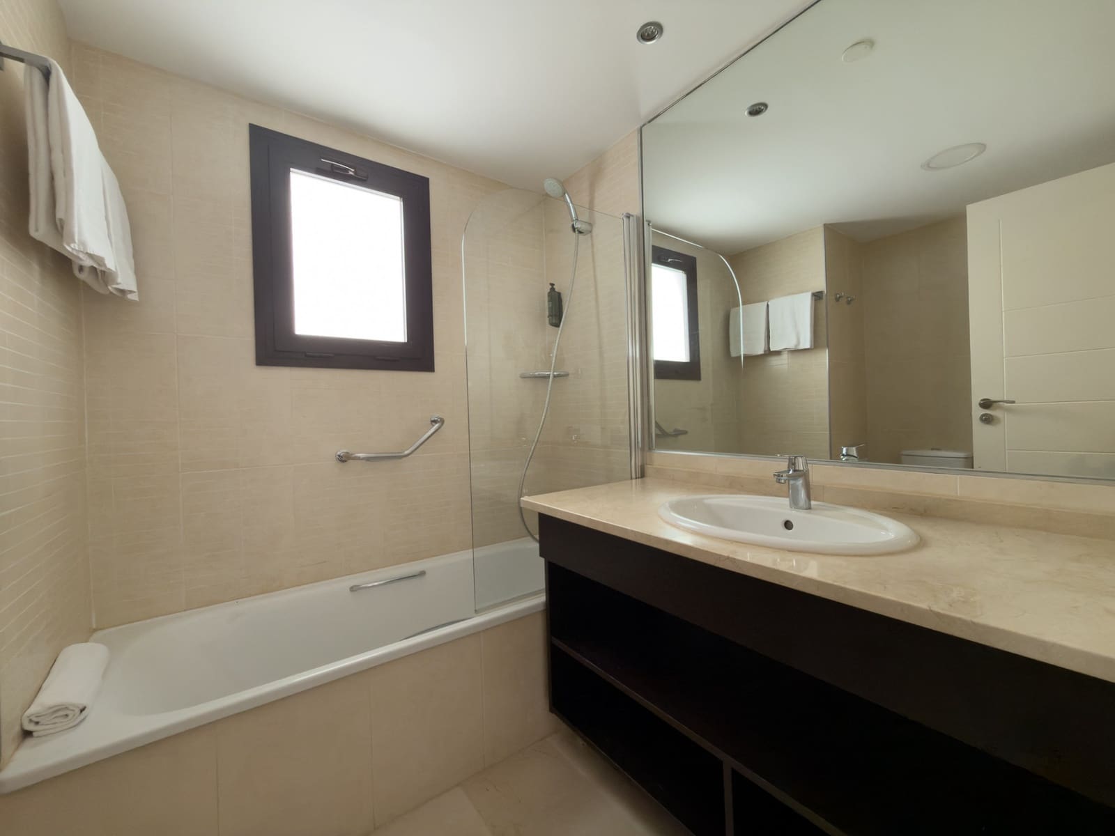 Apartamento de 2 habitaciones en Estepona en venta con piscina garaje - 155.000 € (Ref: 9540906)