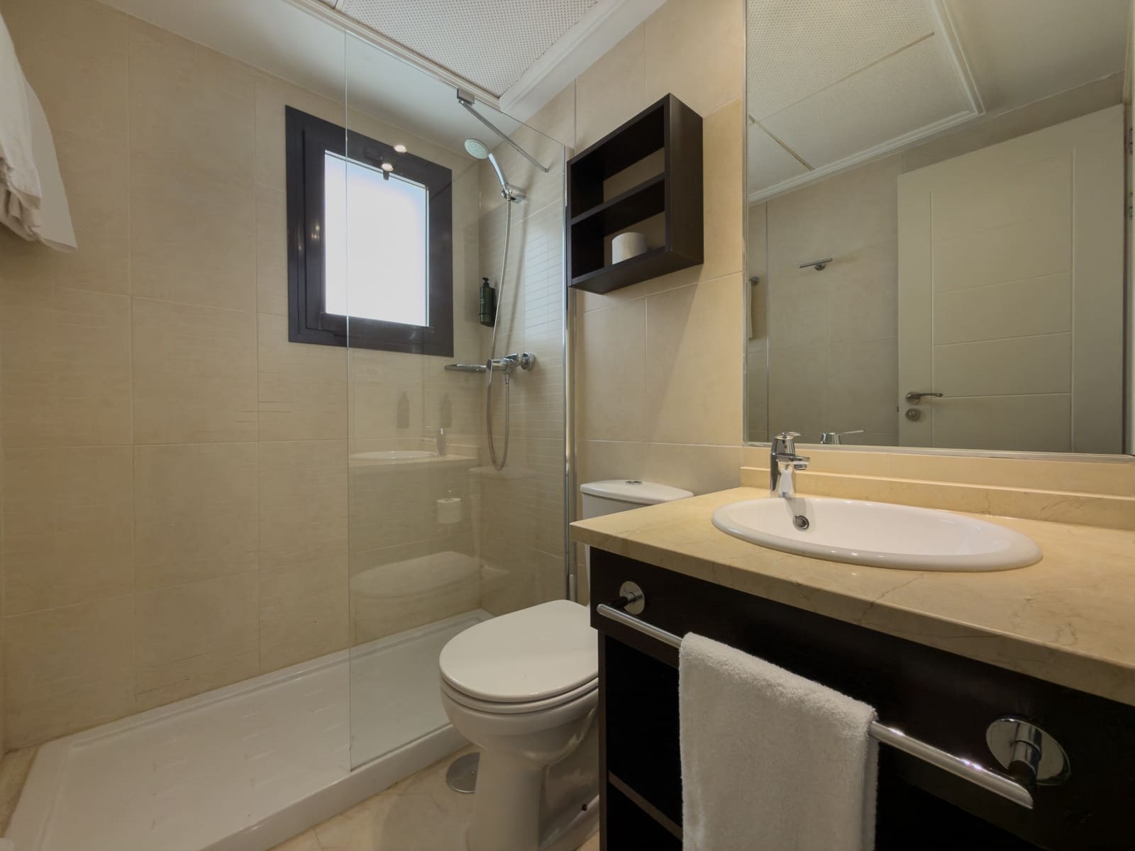 Apartamento de 2 habitaciones en Estepona en venta con piscina garaje - 155.000 € (Ref: 9540906)