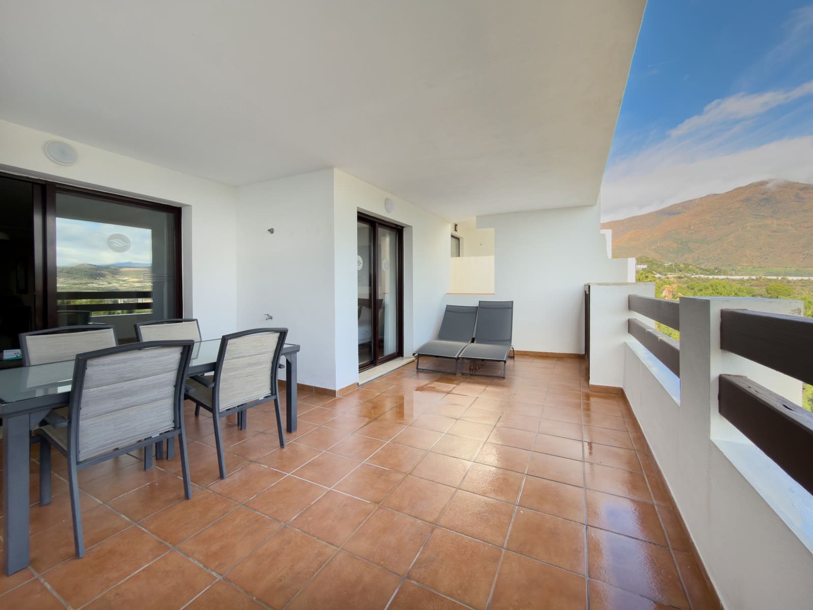 Apartamento de 2 habitaciones en Estepona en venta con piscina garaje - 155.000 € (Ref: 9540906)