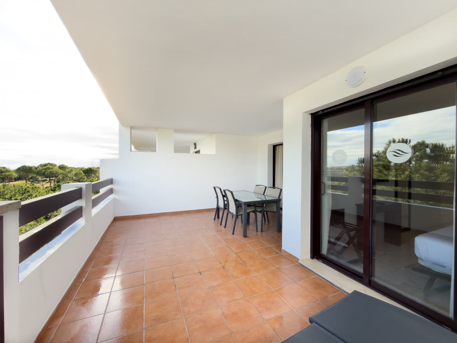 Apartamento de 2 habitaciones en Estepona en venta con piscina garaje - 155.000 € (Ref: 9540906)