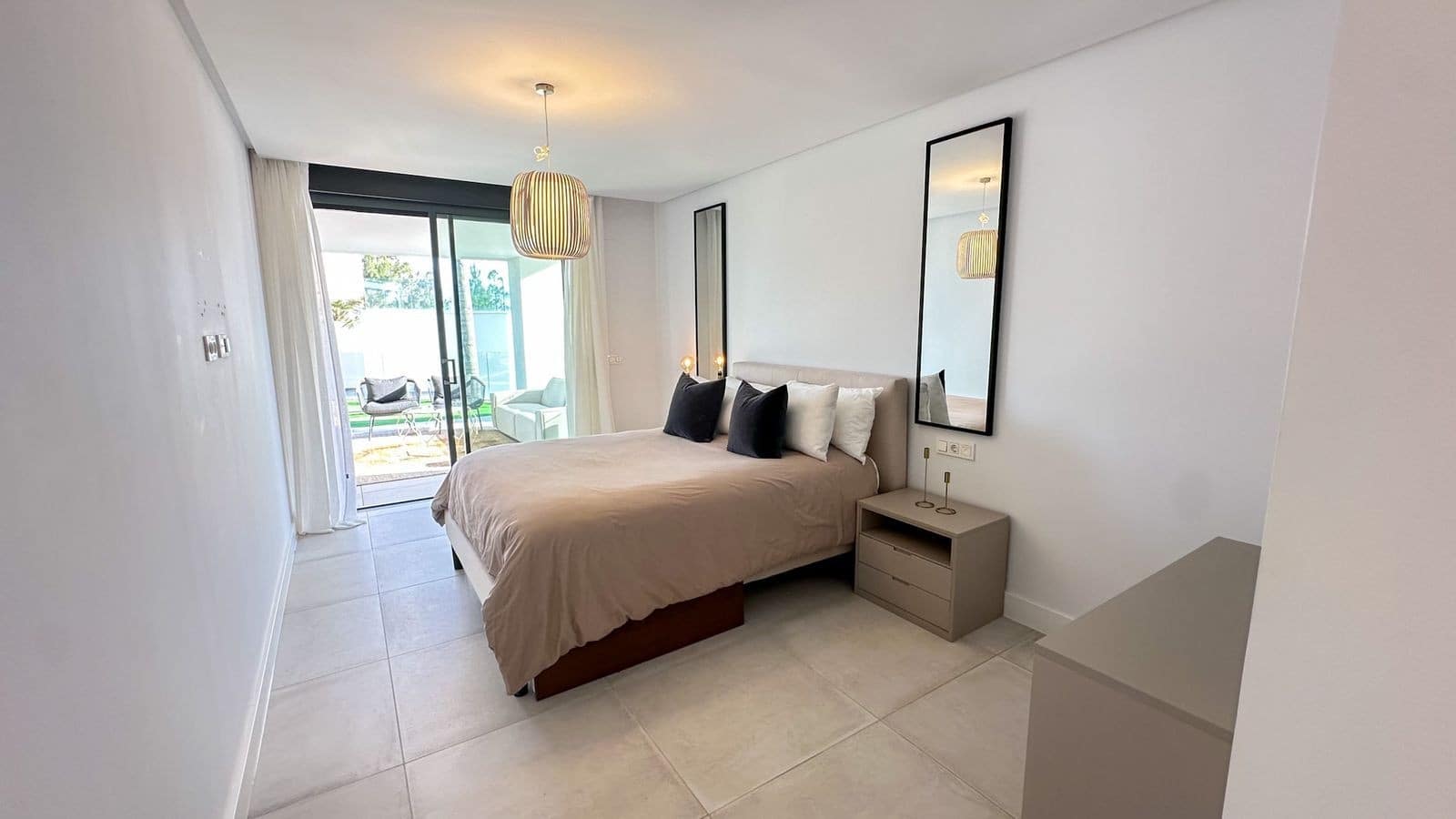 3 soveværelse Strandlejlighed til salg i Marbella med swimmingpool garage - € 1.075.000 (Ref: 9561427)