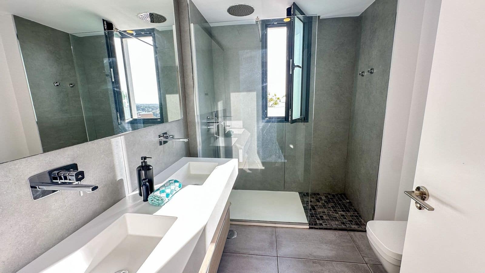 3 soveværelse Strandlejlighed til salg i Marbella med swimmingpool garage - € 1.075.000 (Ref: 9561427)